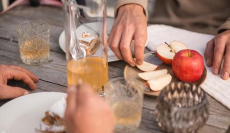 verschiedene Speisen mit Apfel