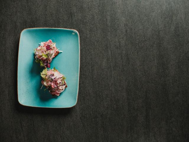 Bruschetta vom Kalbskopf mit Vinschger Urpaarl und Granny Smith