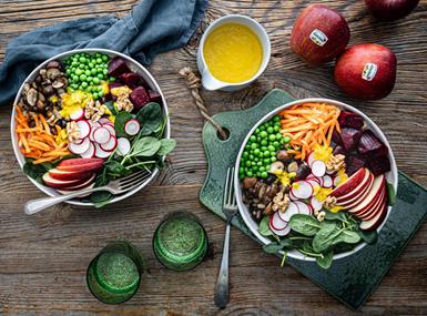 Vegane Bowl mit Südtiroler Apfel, Rote Bete und Kurkuma-Dressing
