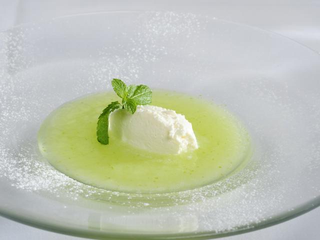 Apfelsuppe mit Topfenmousse Rezept