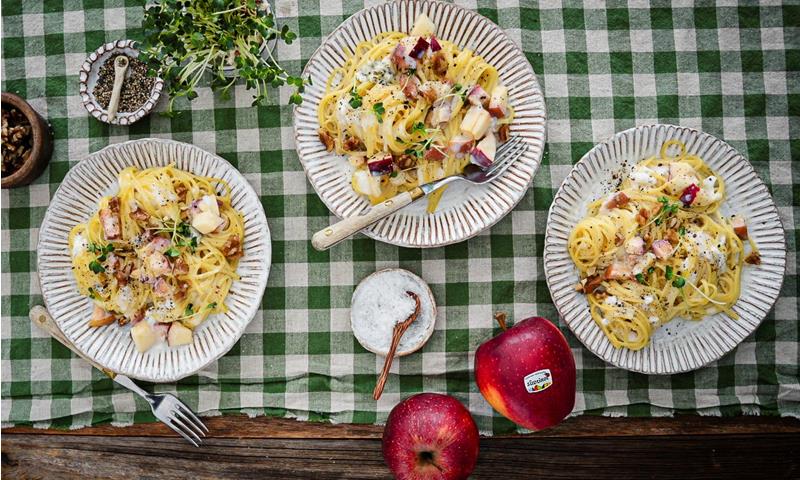 Pasta mit Blauschimmelkäse, Südtiroler Apfel g.g.A. und Walnüssen