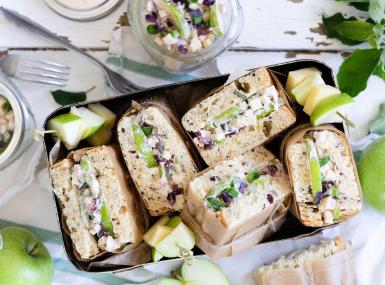 Käse-Salat-Sandwiches mit Apfel