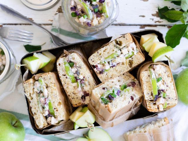 Käse-Salat-Sandwiches mit Apfel