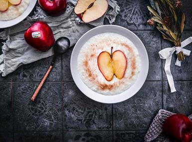 Milchreis mit pochierten Äpfeln