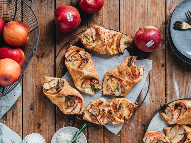 Blätterteigtaschen mit Apfel-Brie-Füllung