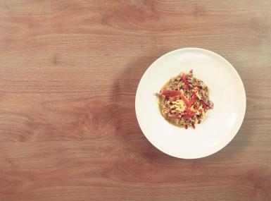 Gerstenrisotto mit geschmortem Radicchio, Speck und Apfel