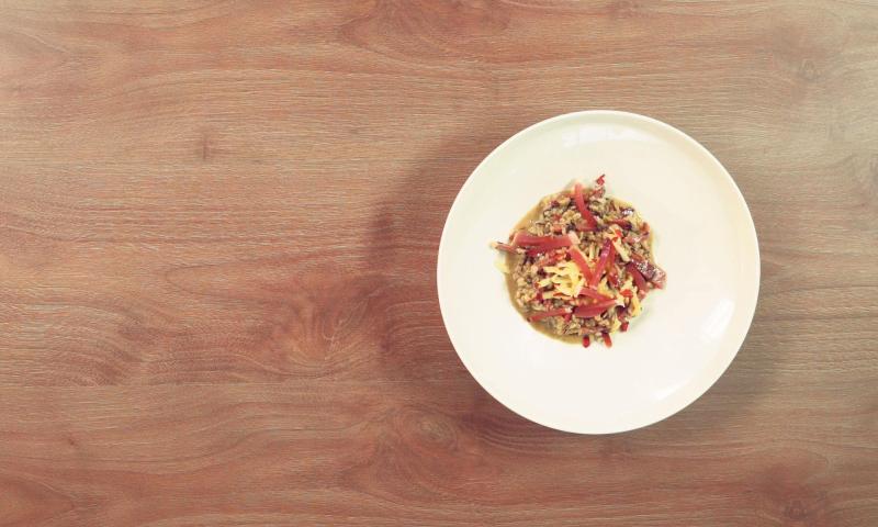 Gerstenrisotto mit geschmortem Radicchio, Speck und Apfel